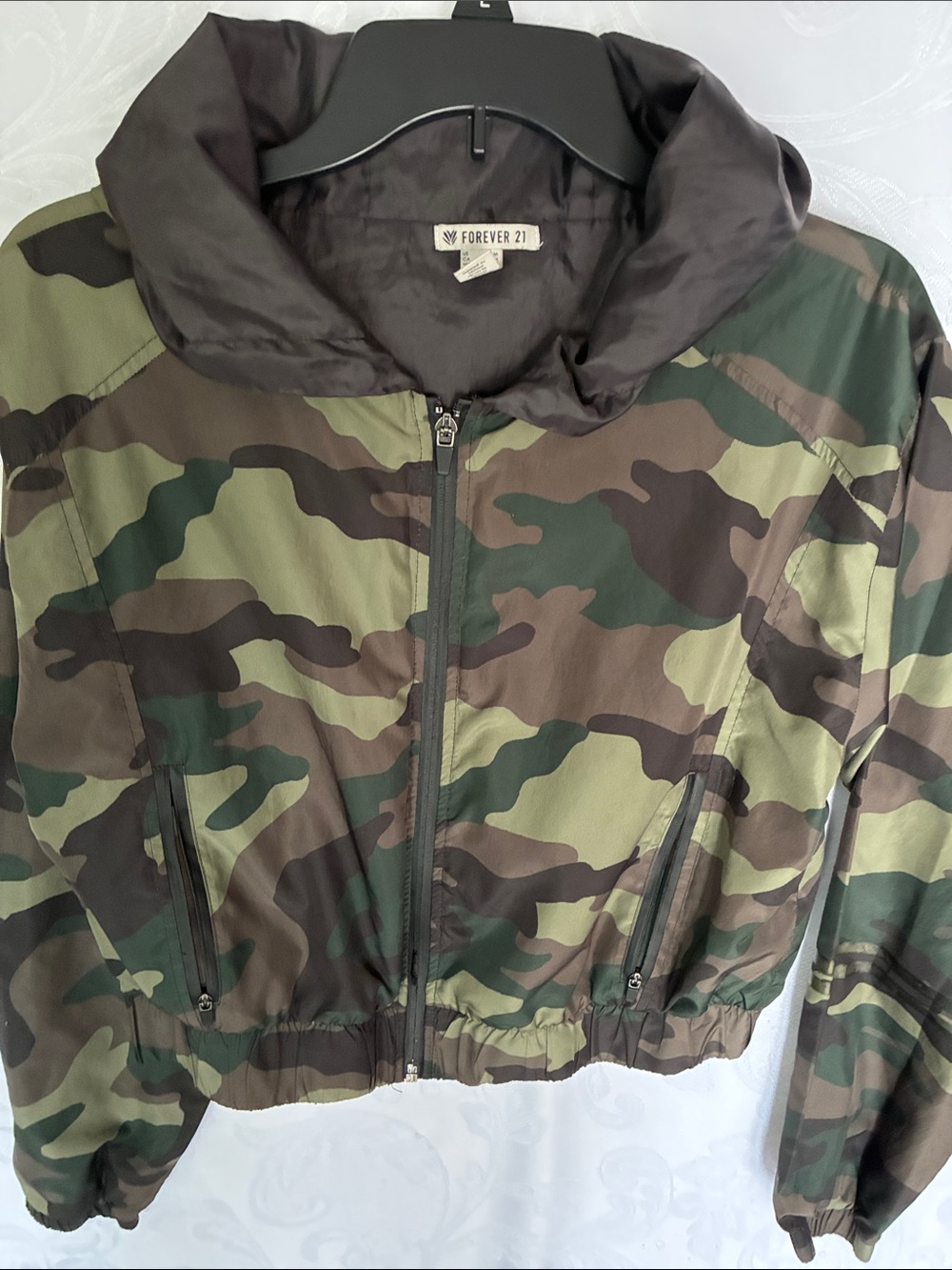 Forever 21 Women’s Camo Hooded Puffer Jacket - Green/Brown Camo